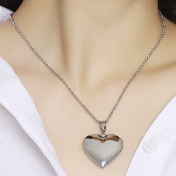 Heart Photo Locket Openable Frame Silver PVD Stainless Steel 18 in Necklace - Picture 5 of 8